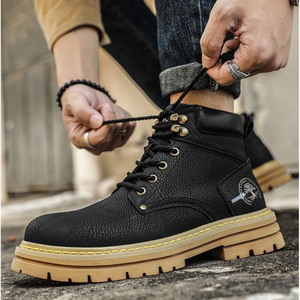 Bota Militar de Couro Barnaby