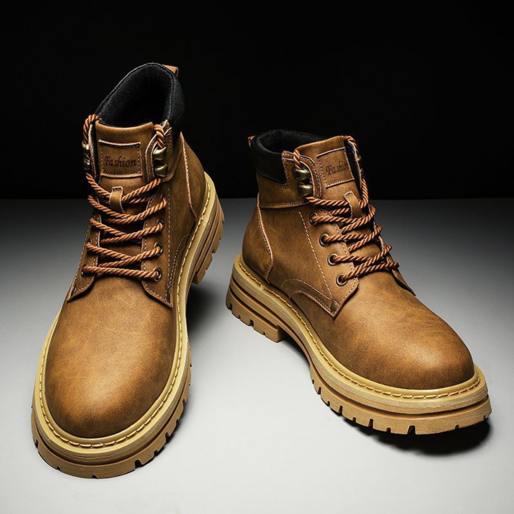 Bota Militar de Couro Barnaby