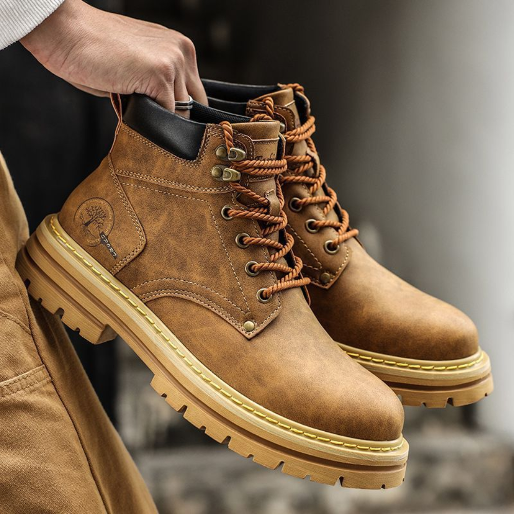 Bota Militar de Couro Barnaby