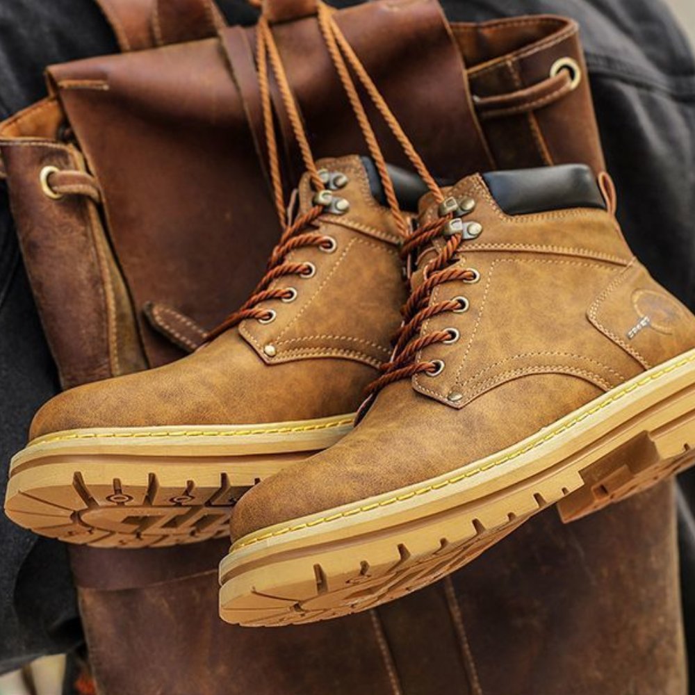 Bota Militar de Couro Barnaby