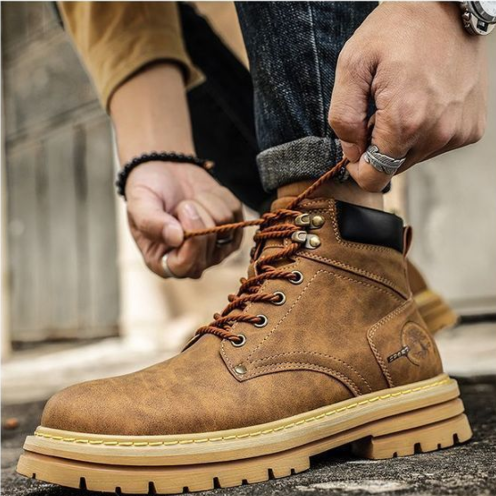 Bota Militar de Couro Barnaby